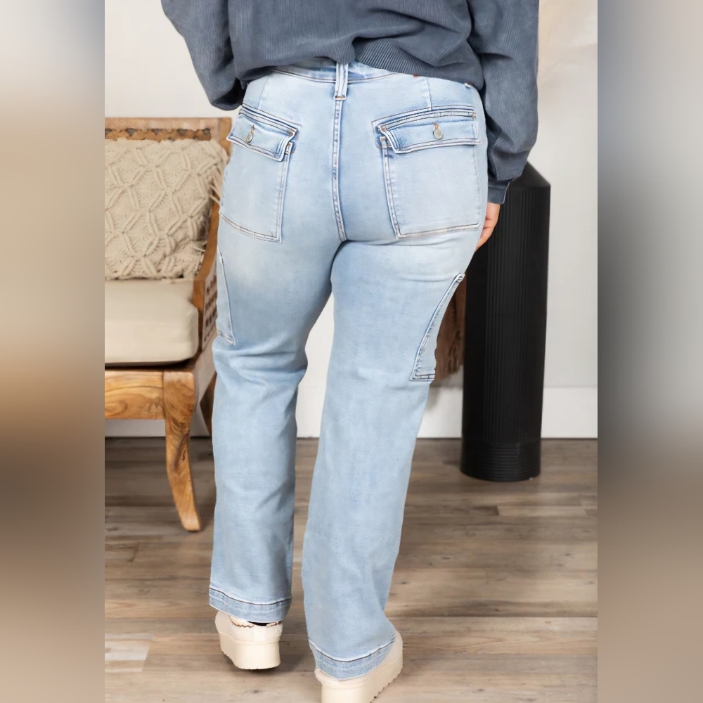 Judy Blue High Rise Light Wash Straight Wide Leg Cargo Jeans Regular Plus NEW - Picture 15 of 16
